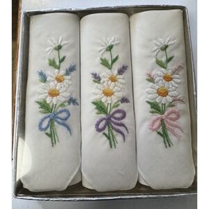 VTG 3 Montgomery Ward Embroidered Handcerchief New Hanky Floral Flowers Box Set